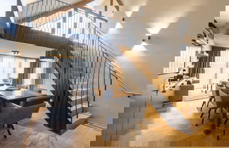 Foto 1 - Modern Penthouse With Balcony