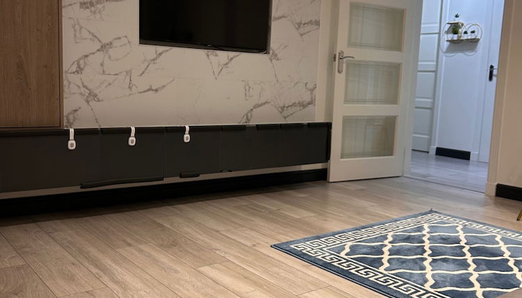 Photo 1 - Modern Apartment-sleeps6-parking-seft Check in