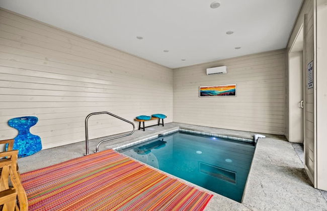 NEW Lake View Indoor Pool Sleeps 14 Hot Tub - Photo 42