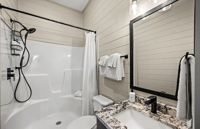 NEW Lake View Indoor Pool Sleeps 14 Hot Tub - Photo 32