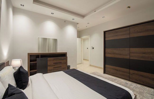 Luxurious Two Bedroom Apartment Al malqa - Photo 9