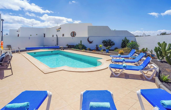 Villa Luar - Foto 2