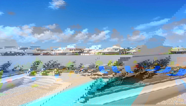 Foto 1 - Villa Luar