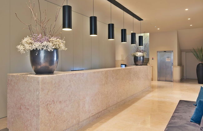 Gary01 Exclusive Top Floor 2BD by the Timeout Market - Photo 10