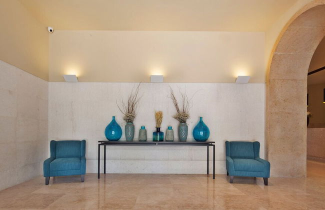 Gary01 Exclusive Top Floor 2BD by the Timeout Market - Photo 14