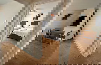 Foto 3 - 2 Bedroom Apartment-sleeps 6-parking-wifi
