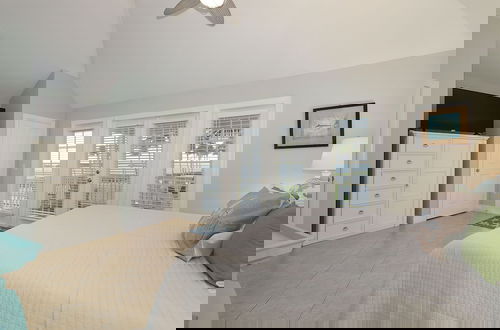 Foto 3 - Waterfront Luxury Villa With Sunset Views And Boat Slip 3 Bedroom Townhouse by RedAwning