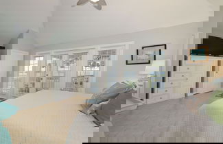 Foto 3 - Waterfront Luxury Villa With Sunset Views And Boat Slip 3 Bedroom Townhouse by RedAwning