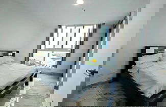 Foto 3 - Oceanfront Designer Apartment PH The Sands, Next to Hilton