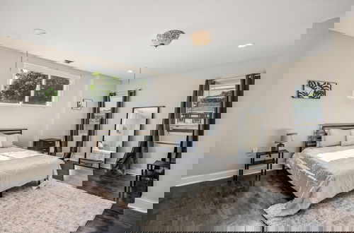 Foto 4 - Elegant 5br Townhome In Prime Location 5 Bedroom Townhouse by RedAwning