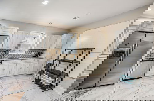Foto 15 - Elegant 5br Townhome In Prime Location 5 Bedroom Townhouse by RedAwning