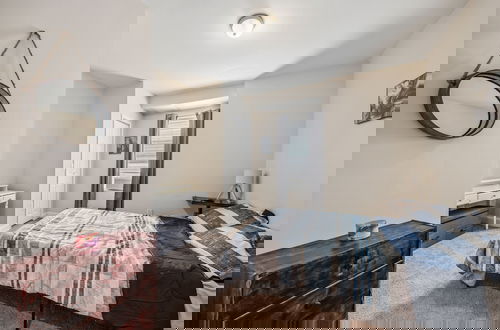 Foto 8 - Elegant 5br Townhome In Prime Location 5 Bedroom Townhouse by RedAwning