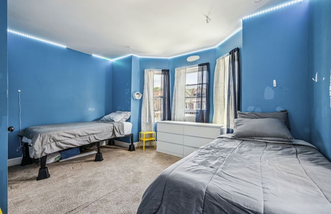 Elegant 5br Townhome In Prime Location 5 Bedroom Townhouse by RedAwning - Photo 6