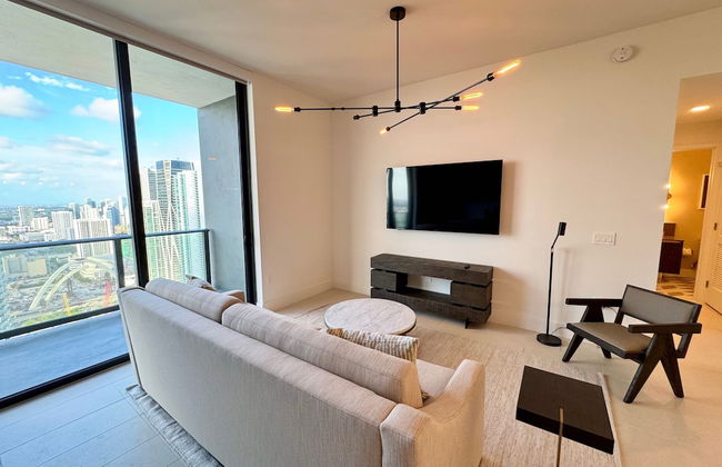 Sky-high Luxury in Downtown Miami - Photo 15