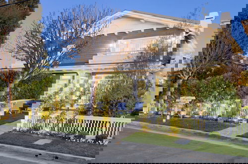 Photo 25 - Crystal Cove by Avantstay Gorgeous Charming Newport Home