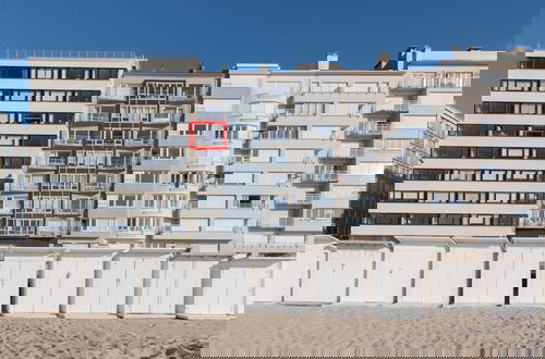 Foto 15 - Modern Apartment on sea Wall in Ostend