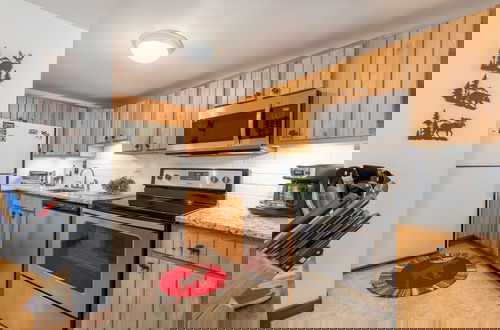 Photo 3 - Cozy Seven Springs 1 Bedroom Deluxe Condo with Private Deck by RedAwning - Save 10% on 3 Nights, 15% on 5 Nights!