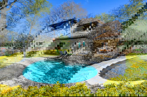 Photo 22 - Amazing Villa With Swimming Pool
