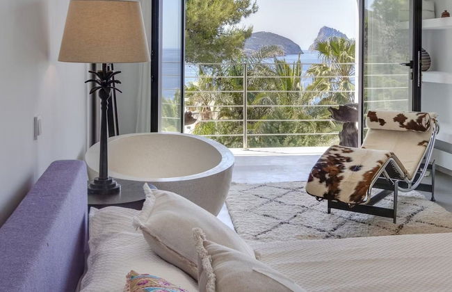 Ibizian Villa With Sea-views - Photo 10