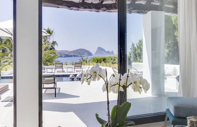 Ibizian Villa With Sea-views - Photo 35