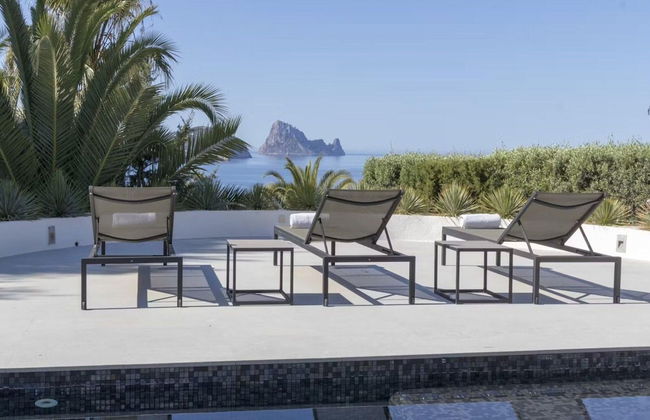Ibizian Villa With Sea-views - Photo 25