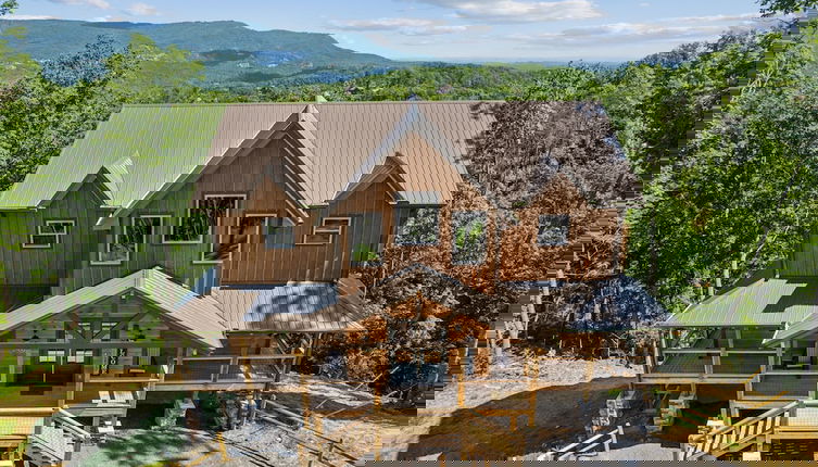 Foto 1 - Moonshine Mountain Lodge 5 Bedroom Cabin by RedAwning