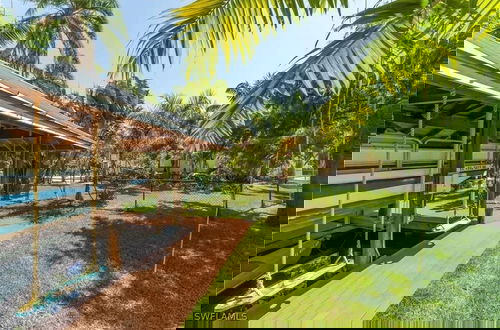 Foto 2 - NEW Jungle Paradise Treehouse Suite With Resort Amenities Elevator Access Outdoor Kitchen Lagoon Lazy River Pool RV Hook up