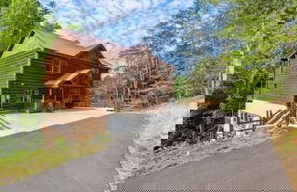 Foto 1 - Black Bear Splash 6 Bedroom Cabin by RedAwning
