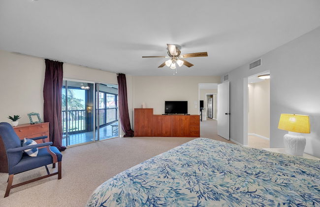 Gulf-view Condo With Resort-style Amenities 2 Bedroom Condo - Photo 4