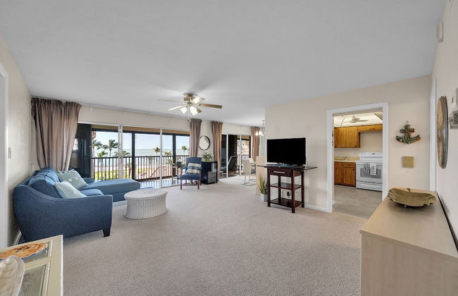 Gulf-view Condo With Resort-style Amenities 2 Bedroom Condo - Photo 14