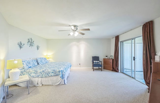 Gulf-view Condo With Resort-style Amenities 2 Bedroom Condo - Photo 2