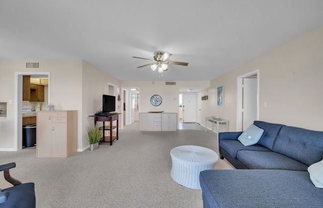 Gulf-view Condo With Resort-style Amenities 2 Bedroom Condo - Photo 17