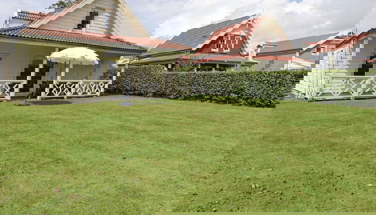 Foto 1 - Holiday Home on the Water With Veranda