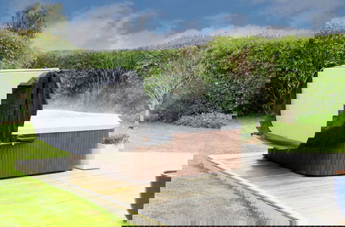 Photo 38 - Beach House for 8 With hot tub Garden