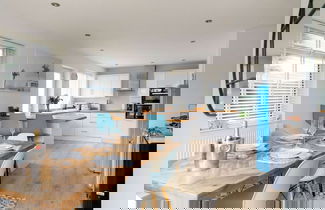 Photo 1 - Beach House for 8 With hot tub Garden