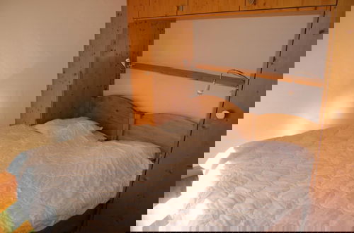 Foto 2 - Authentic Apartment With Mountain Views