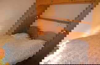 Foto 2 - Authentic Apartment With Mountain Views