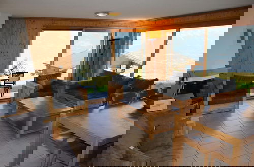 Foto 7 - Authentic Apartment With Mountain Views