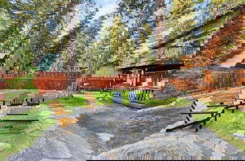 Foto 38 - Washoe Chalet by Avantstay Game Room, Hot Tub, Putting Green & Fire Pit