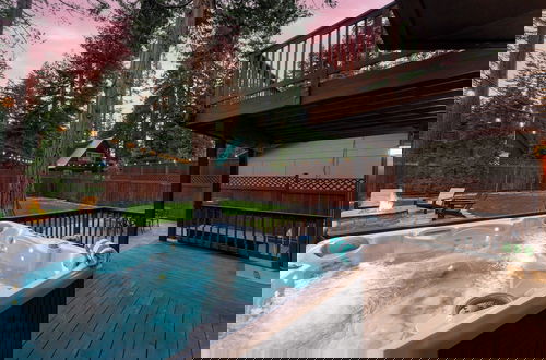 Foto 40 - Washoe Chalet by Avantstay Game Room, Hot Tub, Putting Green & Fire Pit