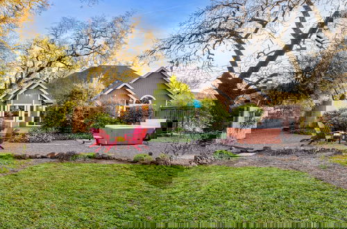 Photo 7 - Valley of the Moon by Avantstay Tranquil Escape, Large Yard w/ Hot Tub & Fire Pit