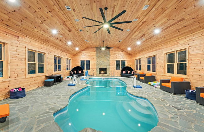 Grand Timber by Avantstay Indoor Pool, Sports Court, Game Room, & More! - Photo 1