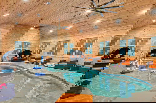 Foto 67 - Grand Timber by Avantstay Indoor Pool, Sports Court, Game Room, & More!