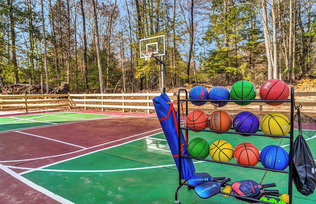 Grand Timber by Avantstay Indoor Pool, Sports Court, Game Room, & More! - Photo 3
