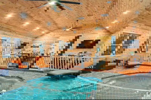 Foto 32 - Grand Timber by Avantstay Indoor Pool, Sports Court, Game Room, & More!
