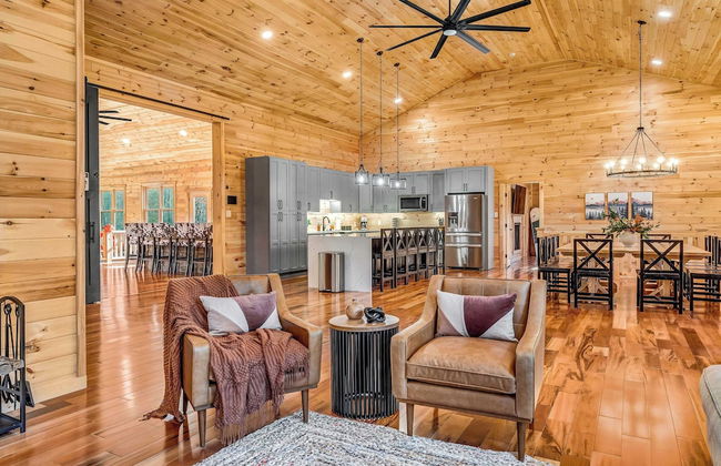 Grand Timber by Avantstay Indoor Pool, Sports Court, Game Room, & More! - Photo 16