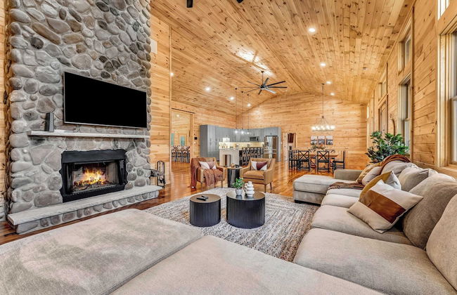 Grand Timber by Avantstay Indoor Pool, Sports Court, Game Room, & More! - Photo 15