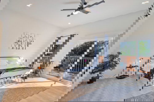 Foto 20 - Stylish 3BR 2BA Urban Retreat Near Lively Downtown
