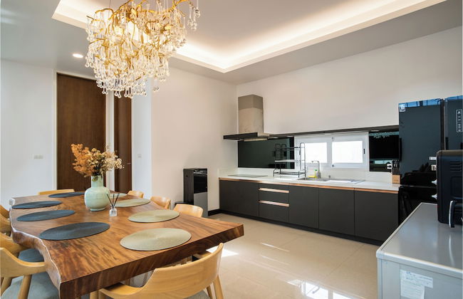 Celeste - 8BR Villa with Pool in Phuket - Photo 40
