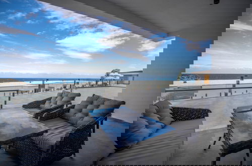 Foto 17 - Luxury Apartment With Pool and Sea View